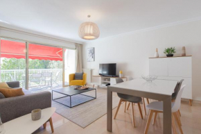LE CORAIL spacieux avec beau et ample balcon, au centre, idéal pour familles et petits groupes